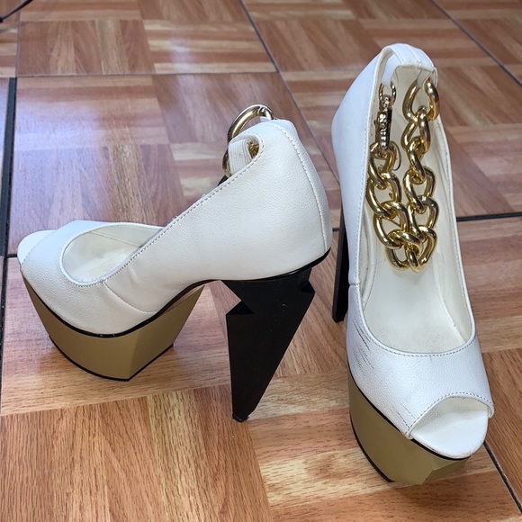 Privileged Mercer Heels w/Gold Chain - GUC 6.5 White/Gold/yellow/black - Picture 2 of 10